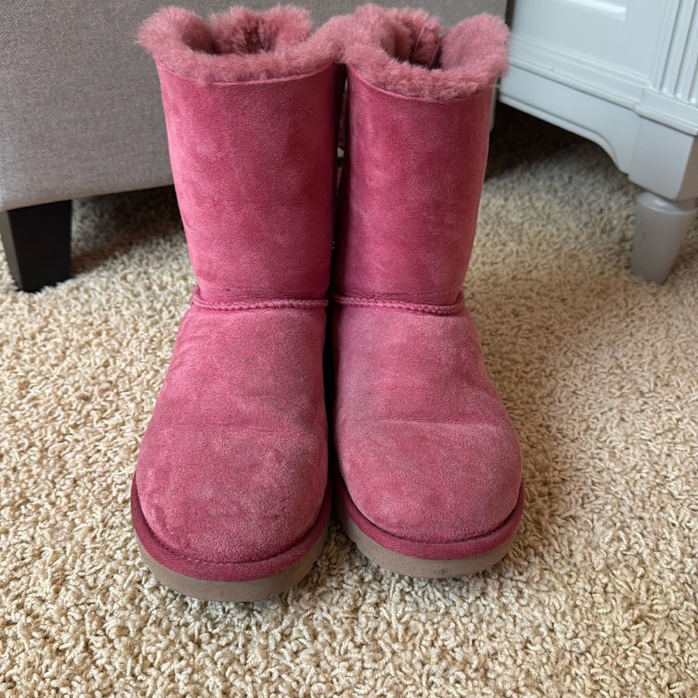 Pink Uggs with bows on the back. Size 8.